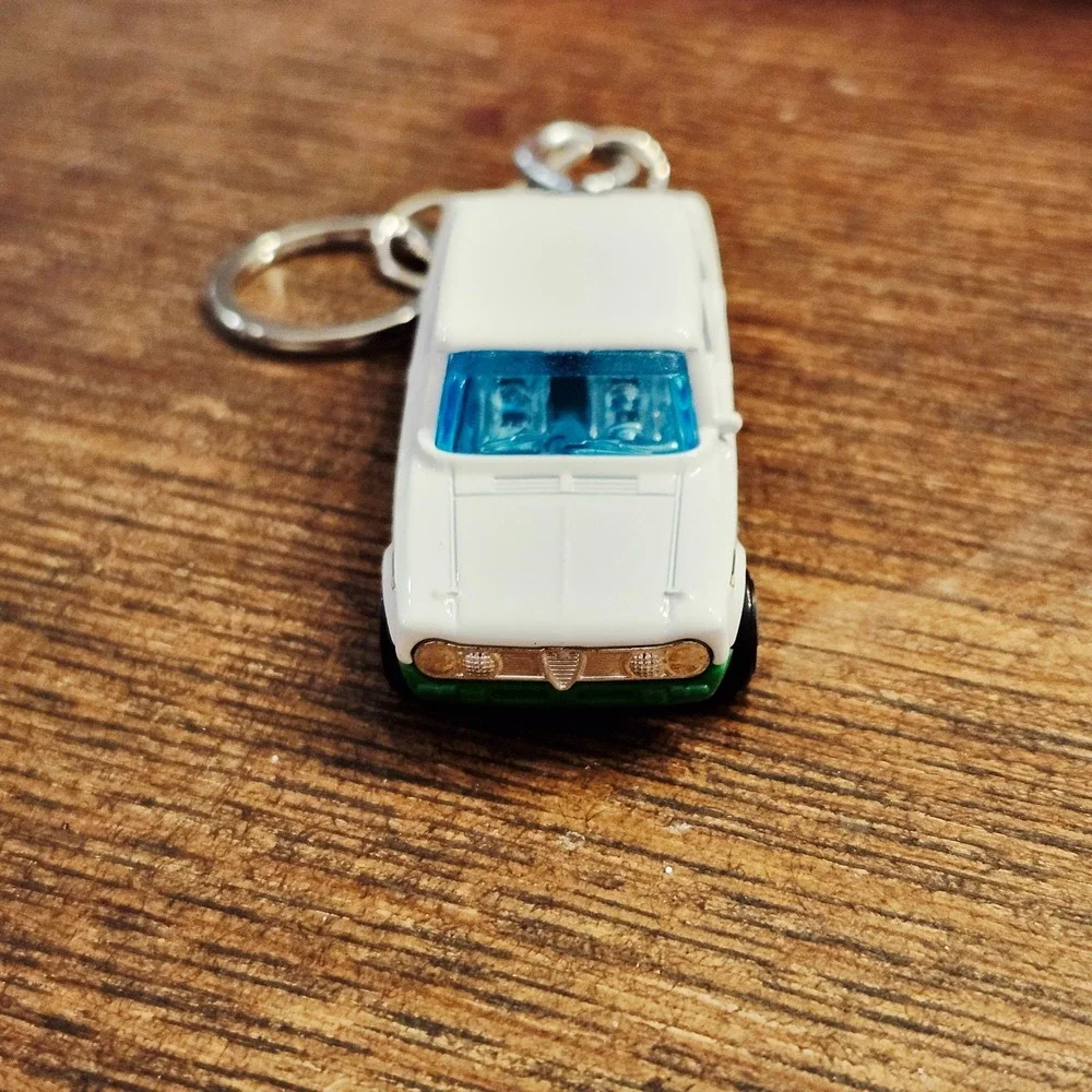 Hot Wheels Compact Kings Alfa‎ Romeo Giulia TI Super Keychain